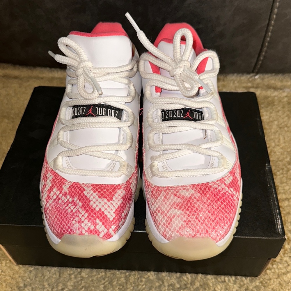 Wmns Air Jordan 11 Retro Low 'Pink
